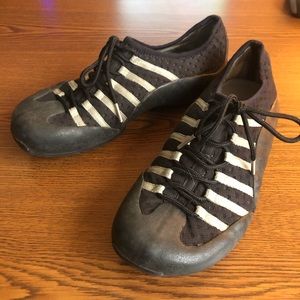 Tsubo Mens Size 9 Black Rubber Shoes